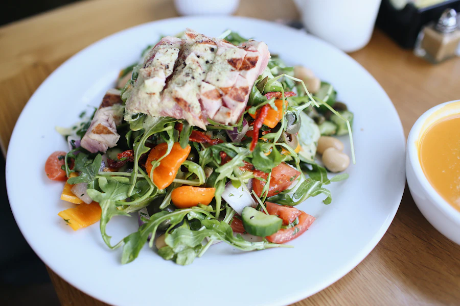 Healthy meal featuring salmon with fresh vegetables, representing brain-healthy foods for seniors